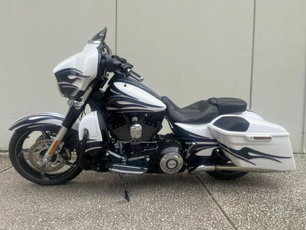 Harley-Davidson 110 Street Glide (2016) - FLHXSE (8)