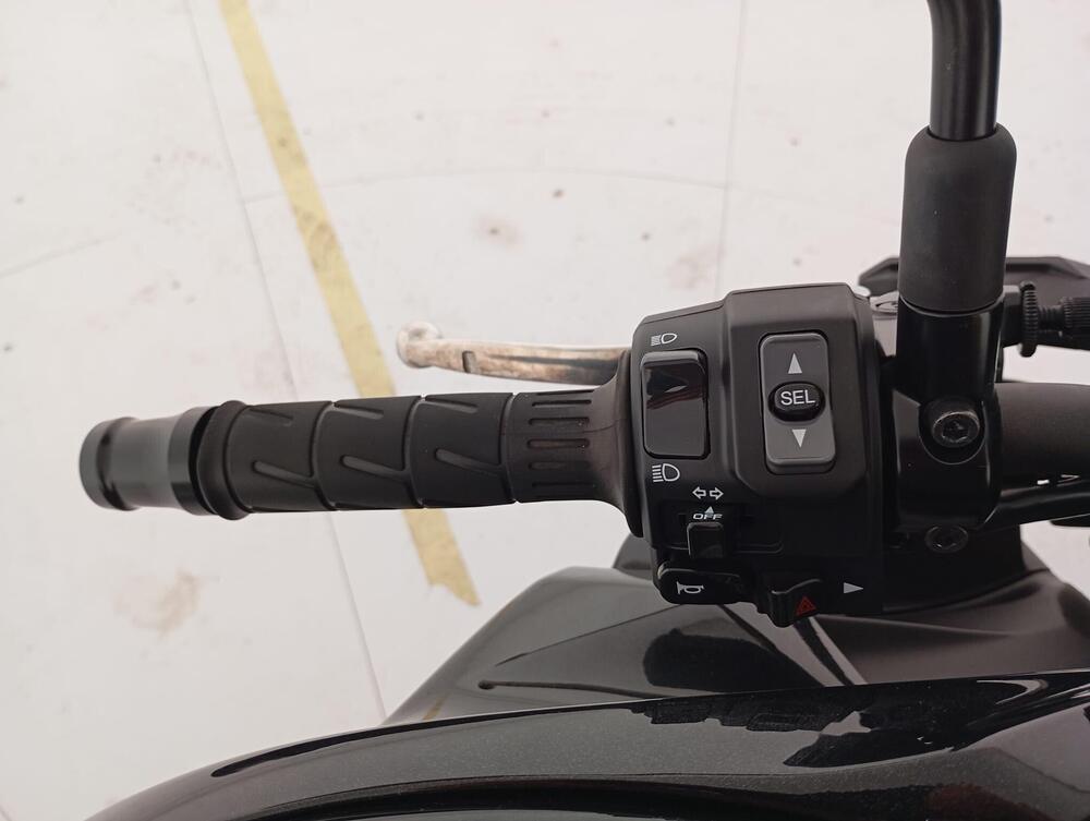 Kawasaki Z 900 SE (2022 - 24) (12)