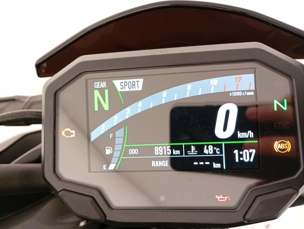 Kawasaki Z 900 SE (2022 - 24) (14)