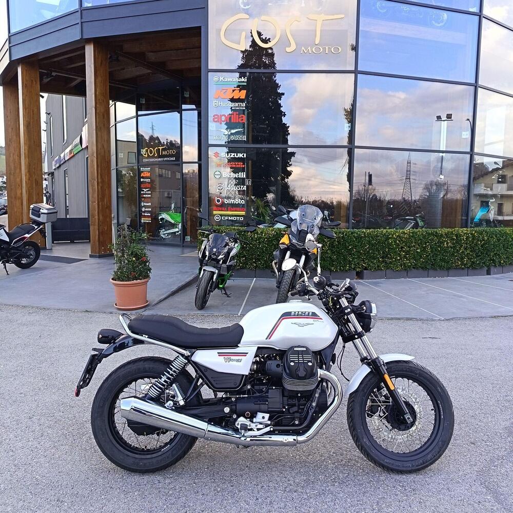 Moto Guzzi V7 Special (2025 - 26)