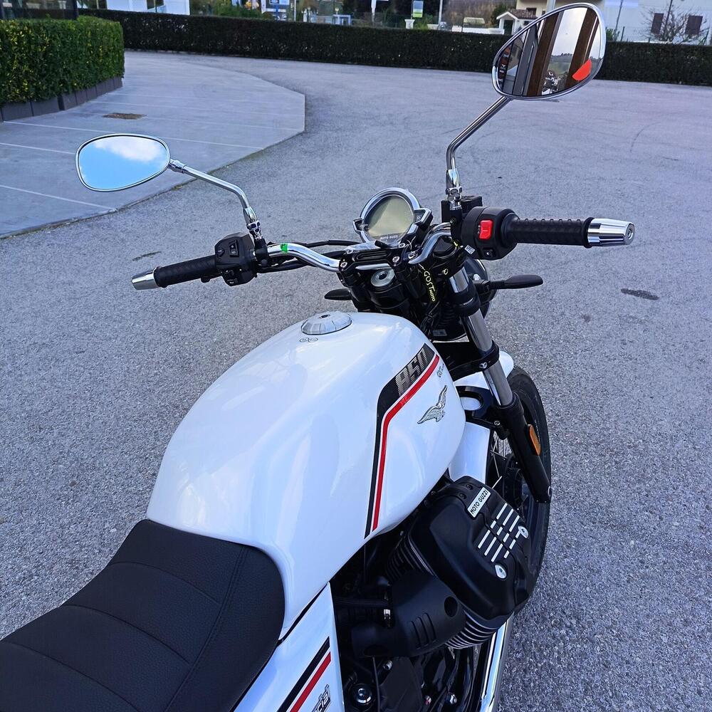 Moto Guzzi V7 Special (2025 - 26) (10)