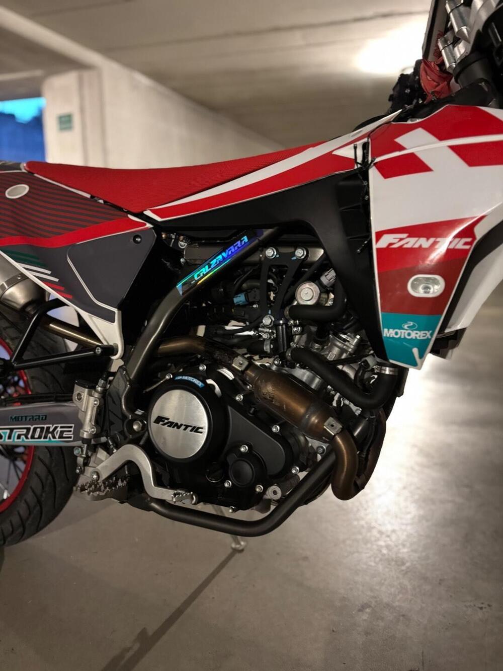 Fantic Motor XMF 125 Motard Performance 4T (2023 - 24) (5)