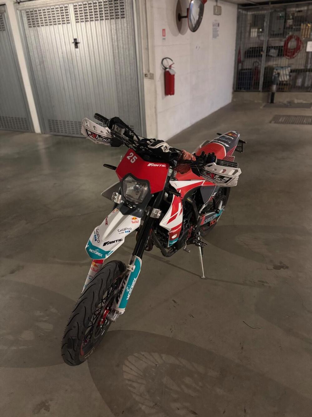 Fantic Motor XMF 125 Motard Performance 4T (2023 - 24) (6)