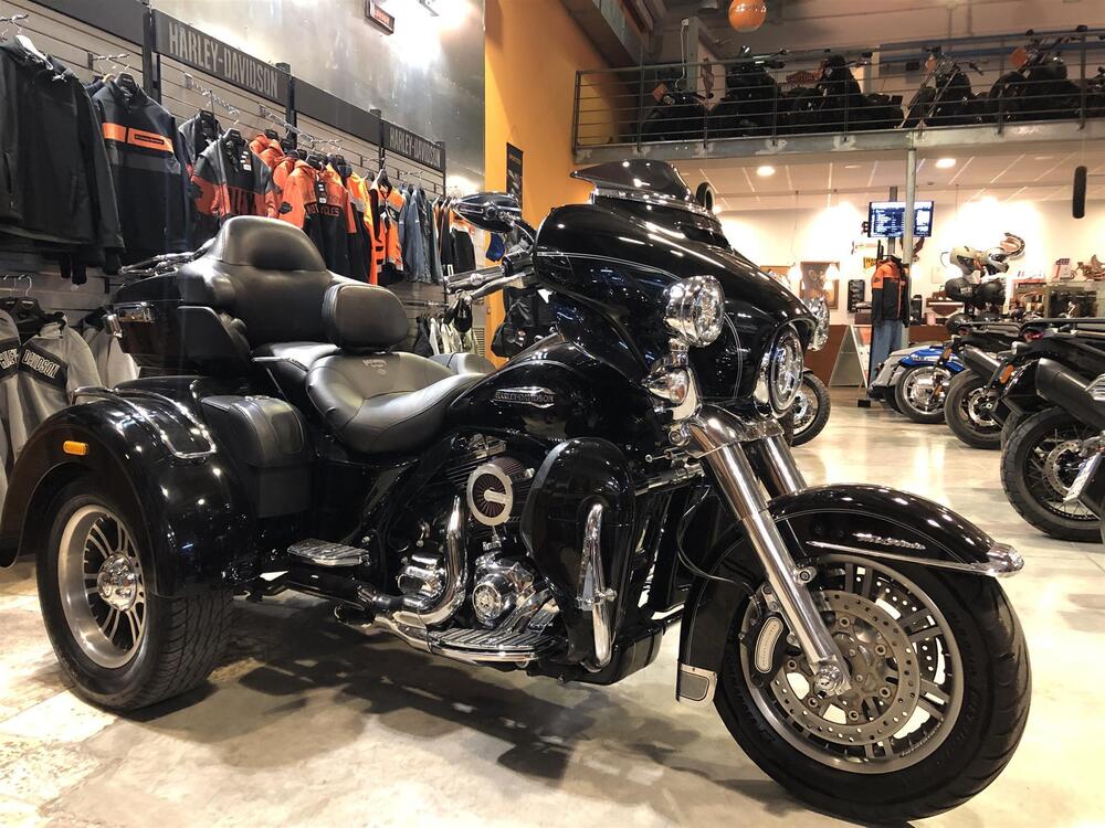 Harley-Davidson 107 Tri Glide Ultra (2016) - FLHTCUTG