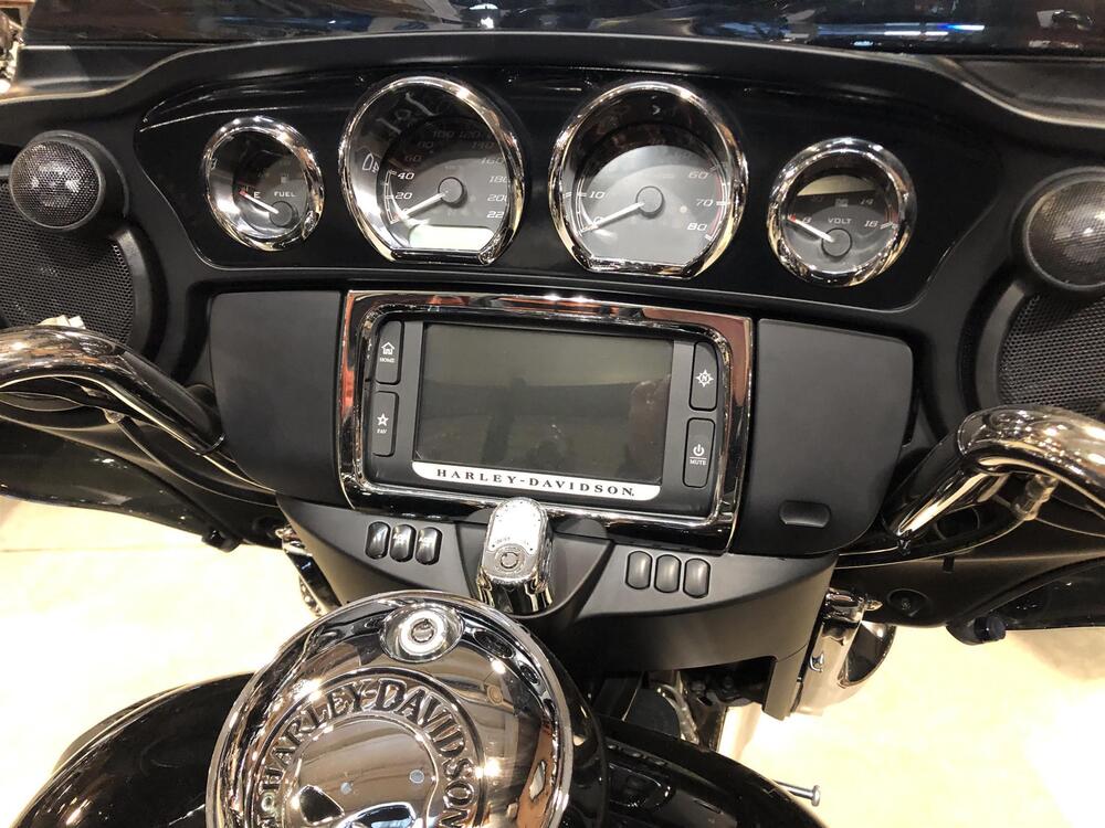 Harley-Davidson 107 Tri Glide Ultra (2016) - FLHTCUTG (3)