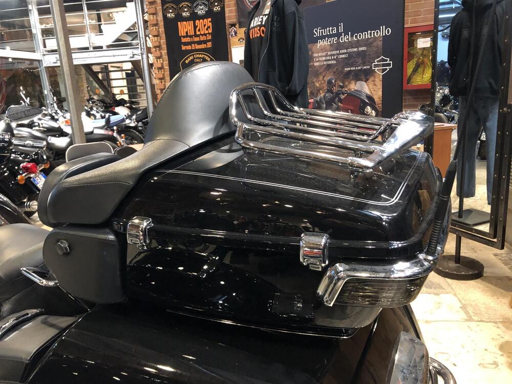 Harley-Davidson 107 Tri Glide Ultra (2016) - FLHTCUTG (5)