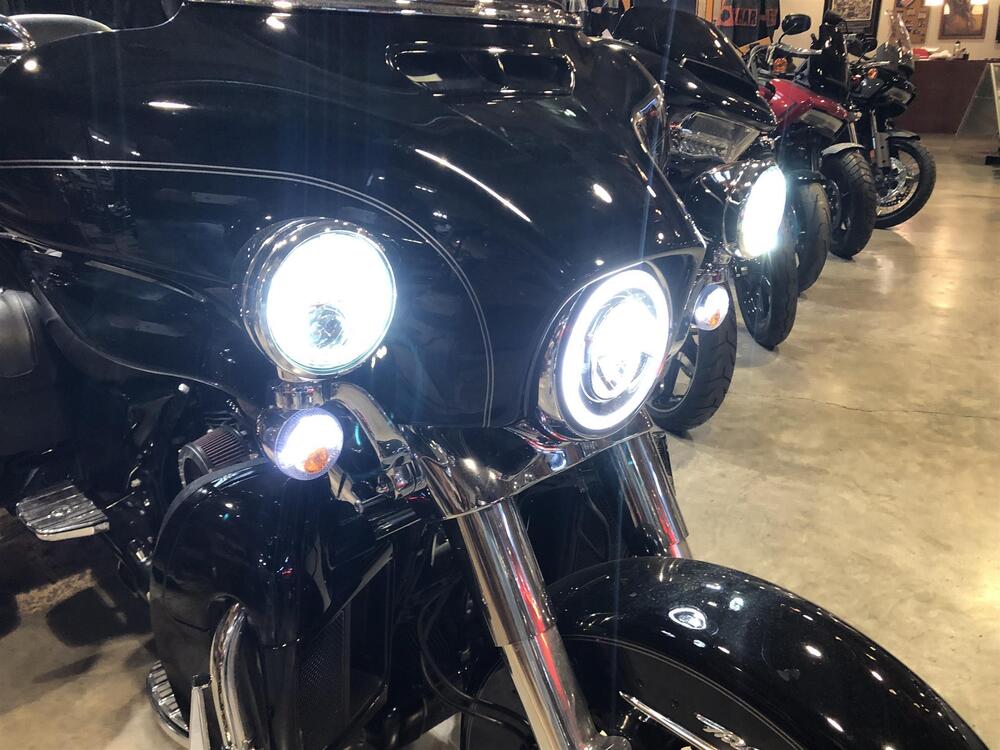 Harley-Davidson 107 Tri Glide Ultra (2016) - FLHTCUTG (7)