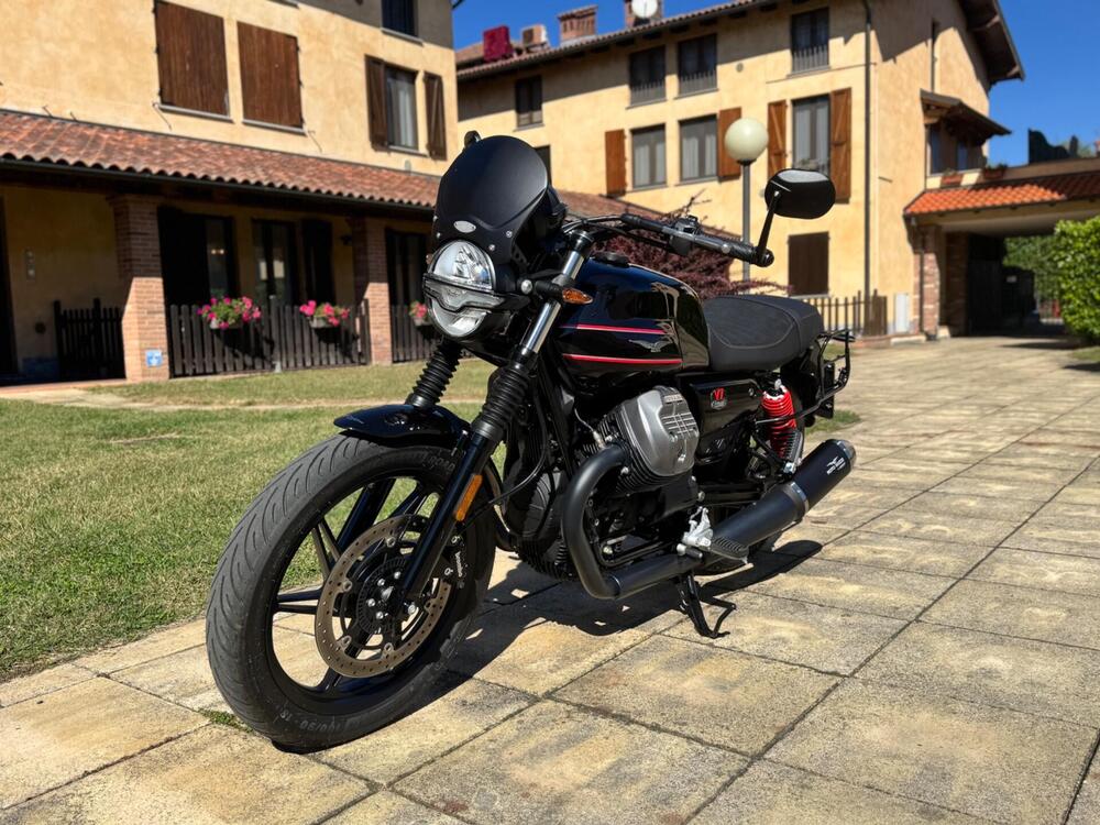 Moto Guzzi V7 Stone Special Edition (2022 - 25) (2)