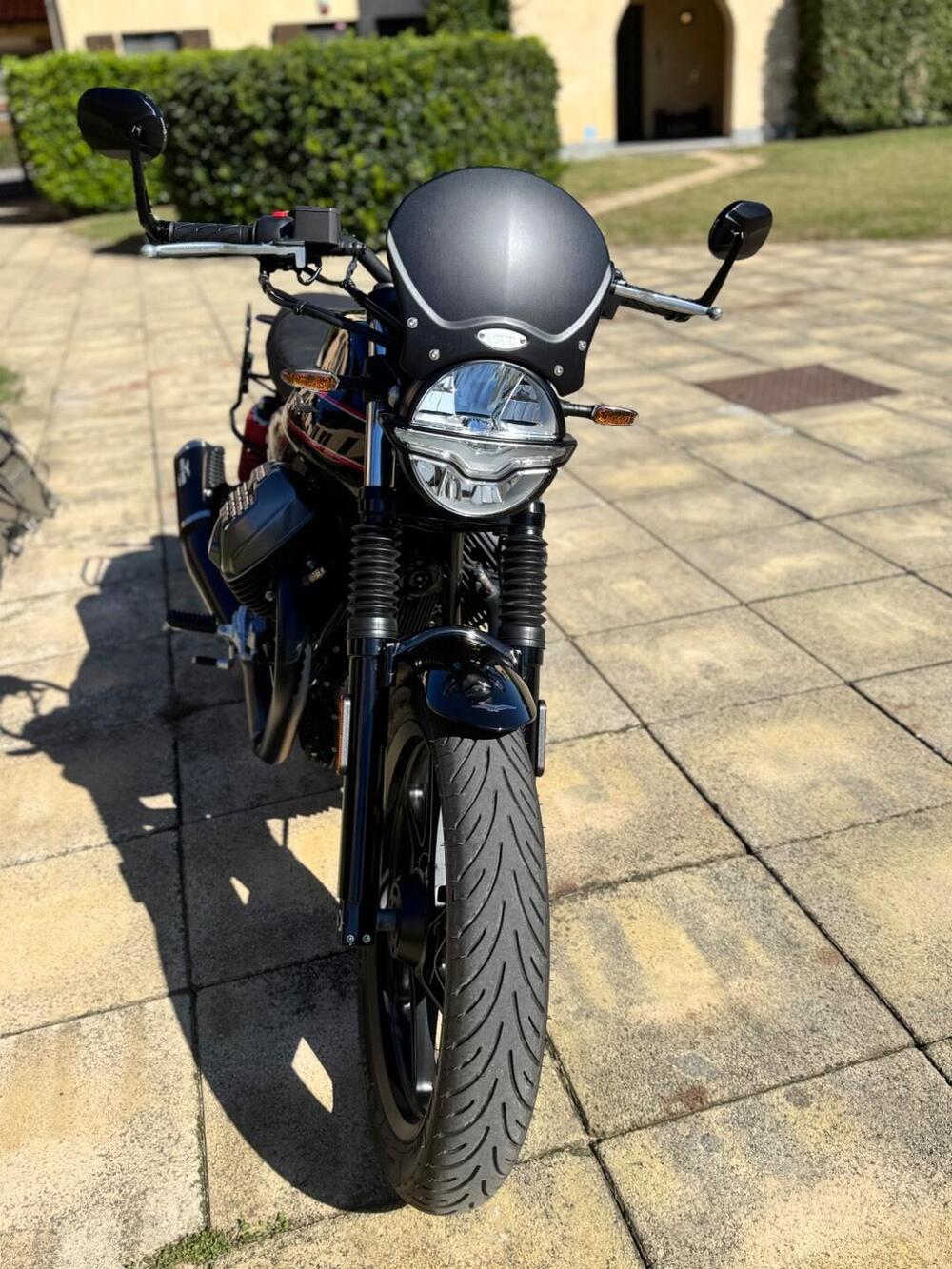 Moto Guzzi V7 Stone Special Edition (2022 - 25) (3)