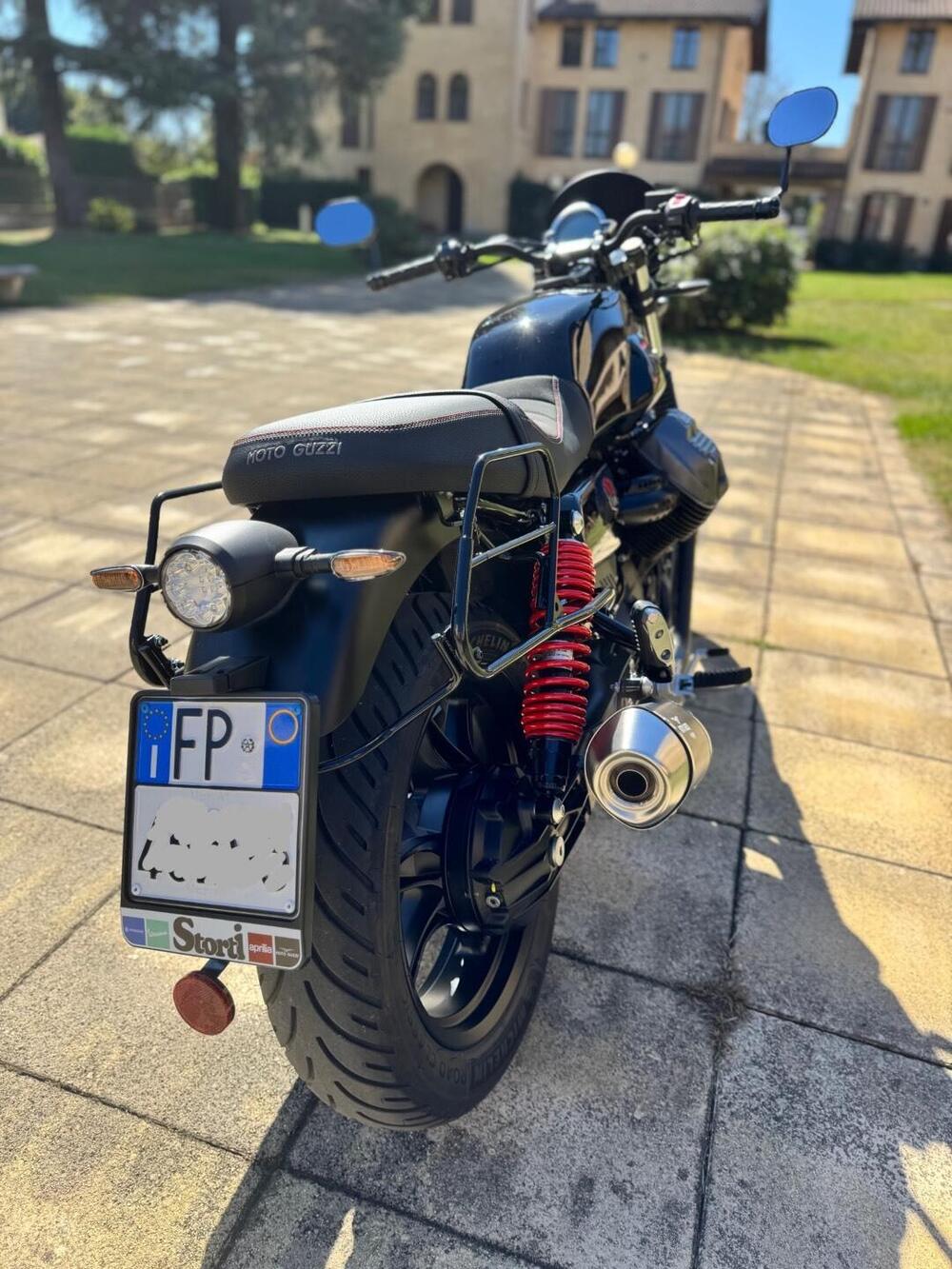 Moto Guzzi V7 Stone Special Edition (2022 - 25) (7)
