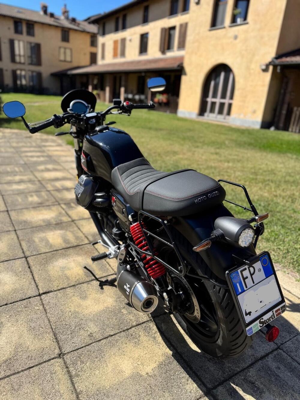 Moto Guzzi V7 Stone Special Edition (2022 - 25) (8)