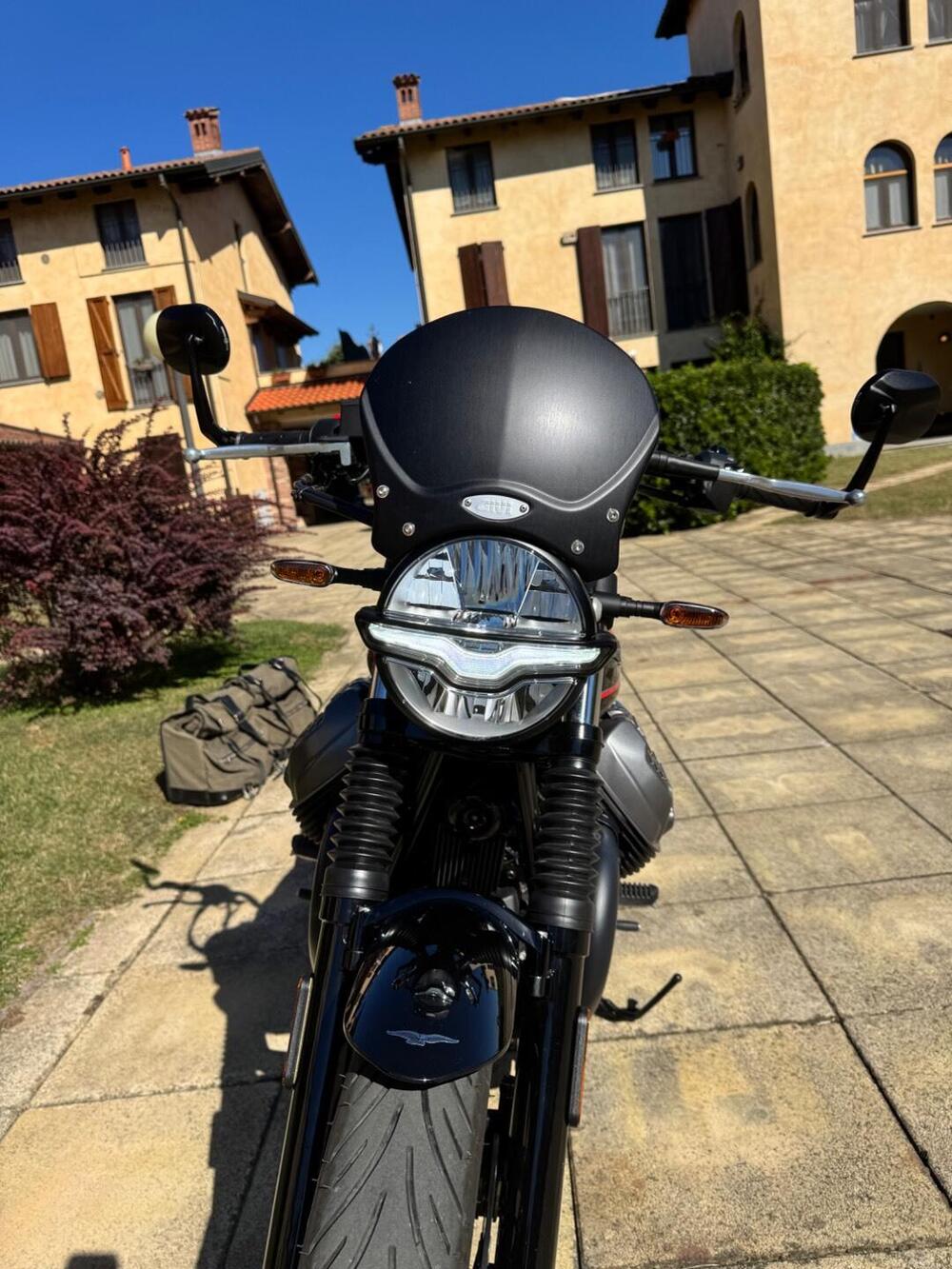 Moto Guzzi V7 Stone Special Edition (2022 - 25) (10)