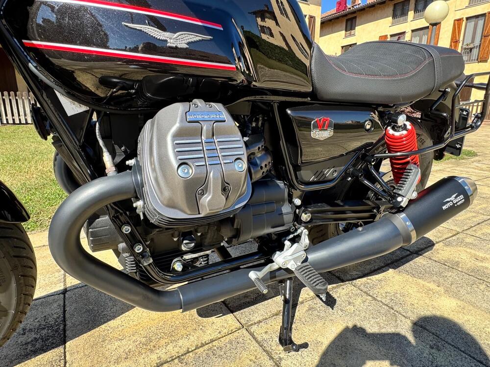 Moto Guzzi V7 Stone Special Edition (2022 - 25) (12)