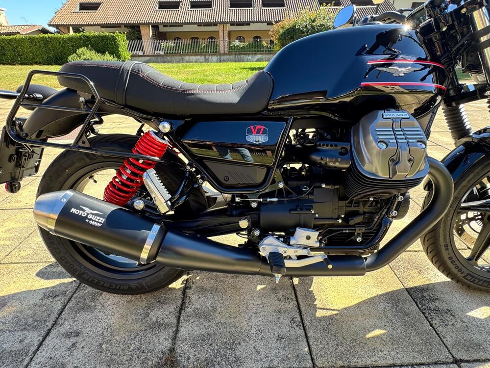 Moto Guzzi V7 Stone Special Edition (2022 - 25) (14)