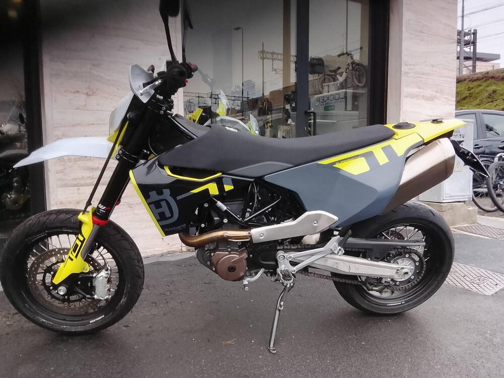 Husqvarna 701 Supermoto (2023 - 25)
