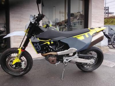 Husqvarna 701 Supermoto (2023 - 25) usata