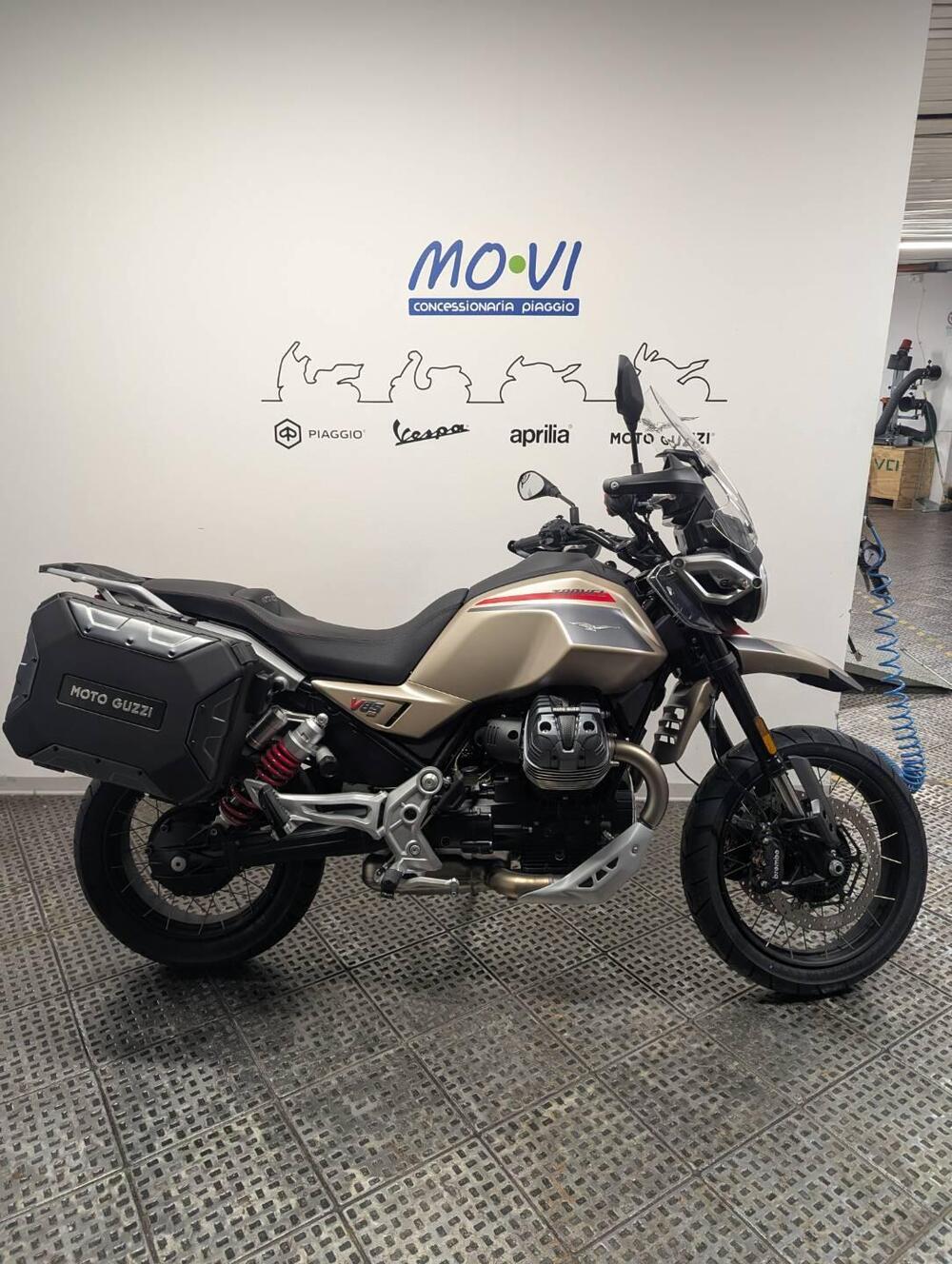 Moto Guzzi V85 TT Travel (2024 - 26)