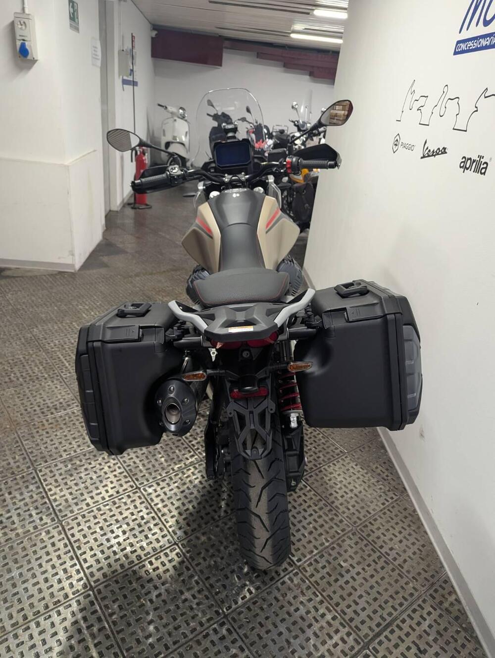 Moto Guzzi V85 TT Travel (2024 - 26) (3)