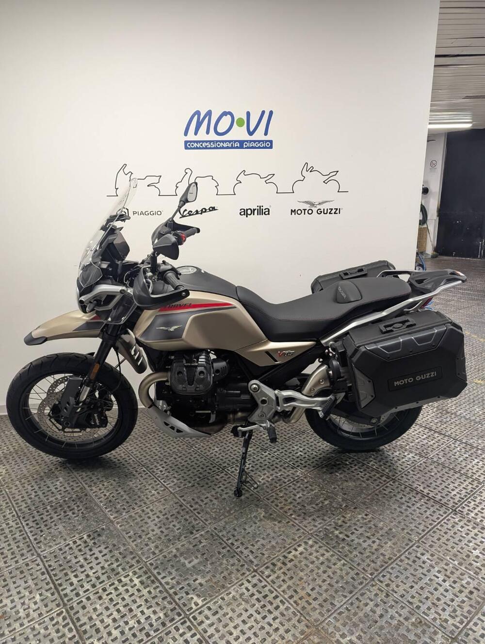 Moto Guzzi V85 TT Travel (2024 - 26) (4)