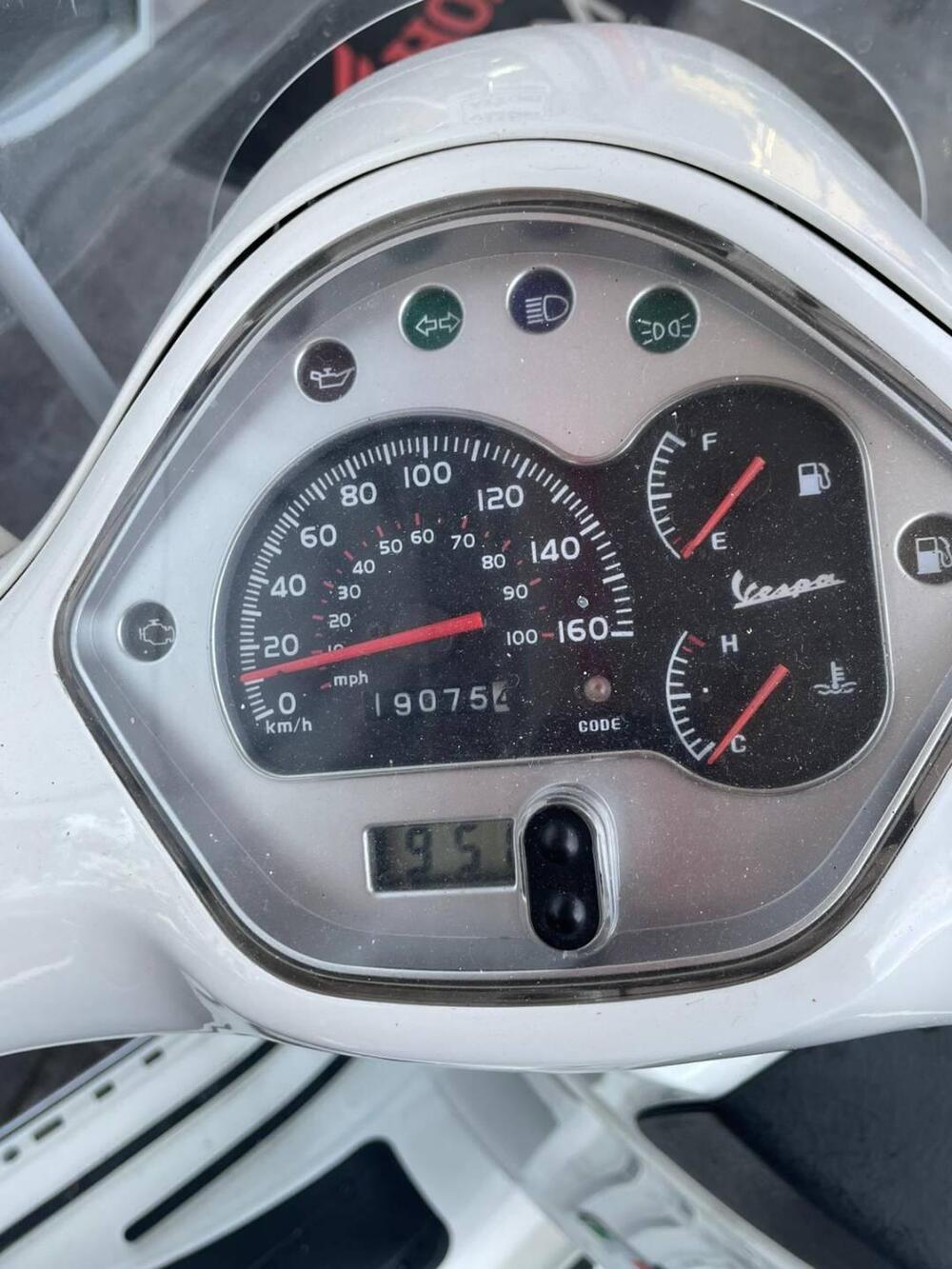 Vespa GTS 300 (2010 - 14) (3)