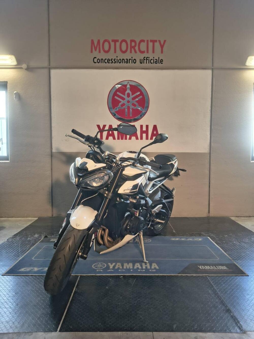 Triumph Street Triple 765 R (2023 - 26) (3)