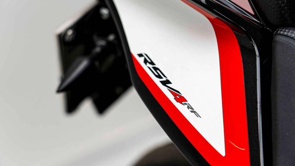 Aprilia RSV4 RF (2017 - 19) (11)