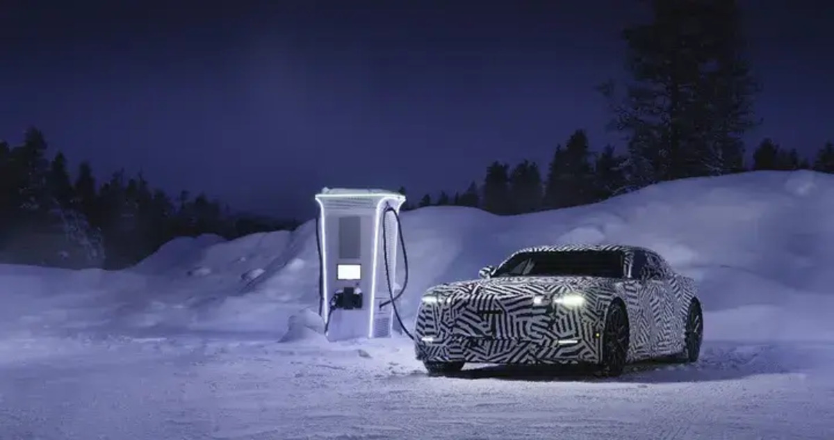 Jaguar sfida il gelo artico con la nuova GT elettrica da oltre 1.000 CV: ecco i test invernali al Polo Nord