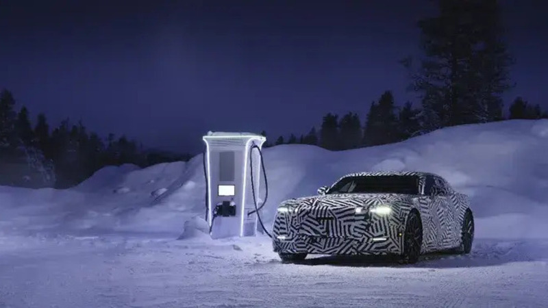 Jaguar sfida il gelo artico con la nuova GT elettrica da oltre 1.000 CV: ecco i test invernali al Polo Nord