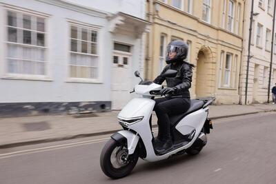 Moto, scooter e biciclette in Italia: il mercato cresce ma la sicurezza &egrave; ancora trascurata