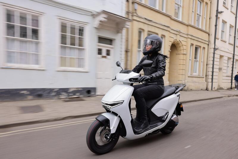 Moto, scooter e biciclette in Italia: il mercato cresce ma la sicurezza &egrave; ancora trascurata