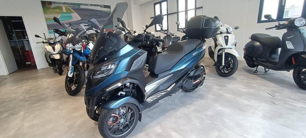 Piaggio MP3 530 Hpe Exclusive (2025 - 26) (4)