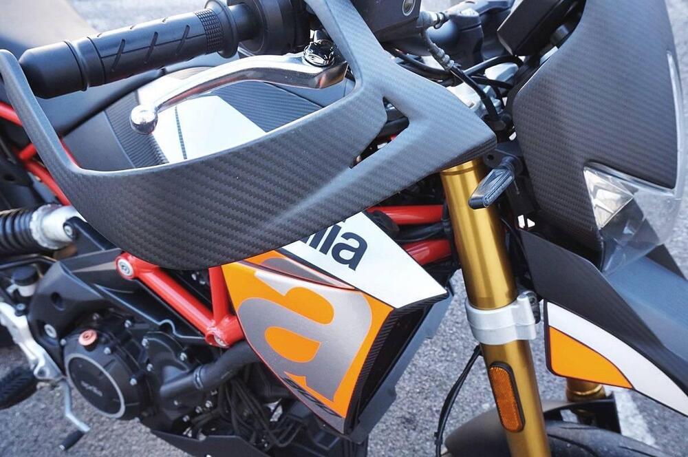 Aprilia Dorsoduro 900 (2017 - 20) (17)