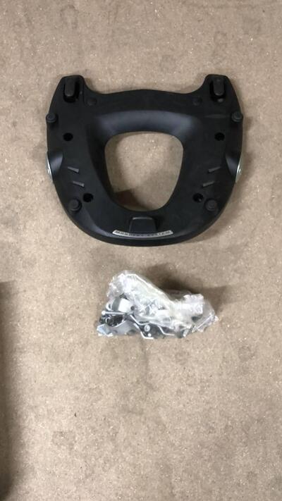 PORTAPACCHI GIVI MONOKEY PER HONDA JAZZ CODICE SR1