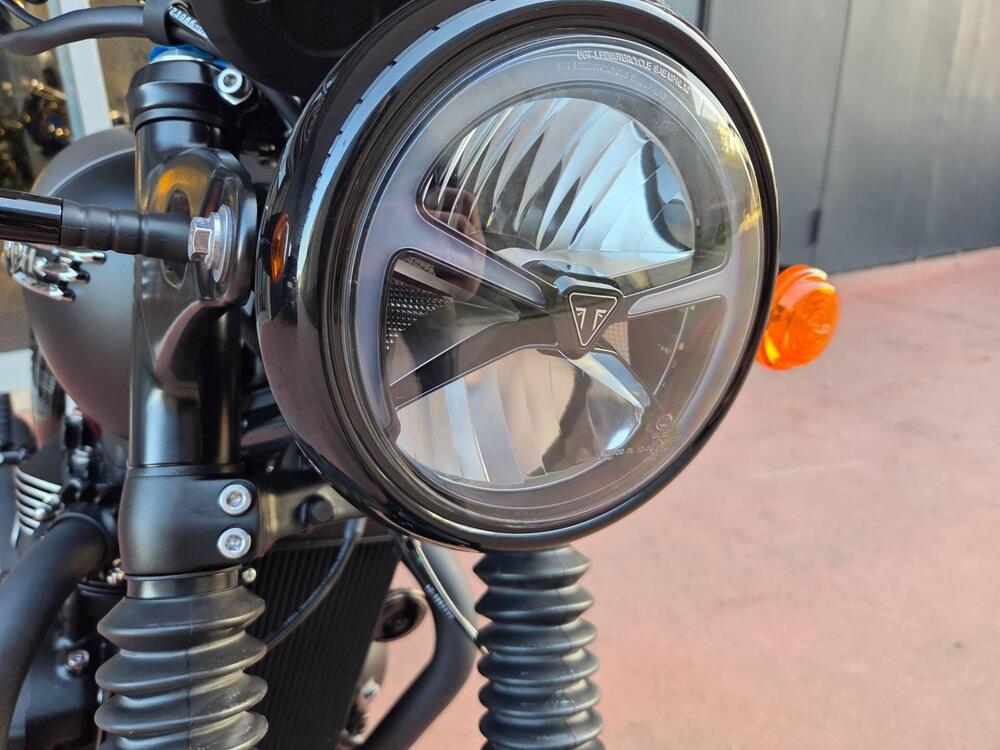 Triumph Bonneville T120 Black (2026) (8)