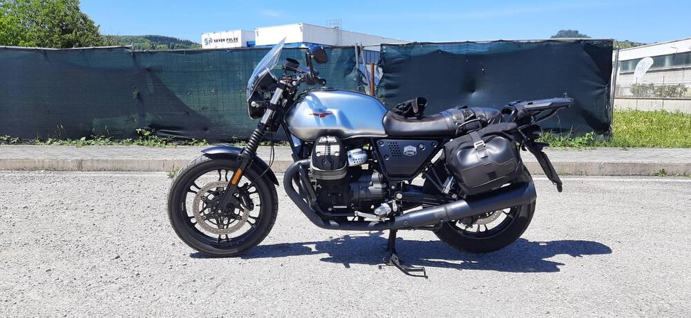 Moto Guzzi V7 III Stone S (2020) (9)