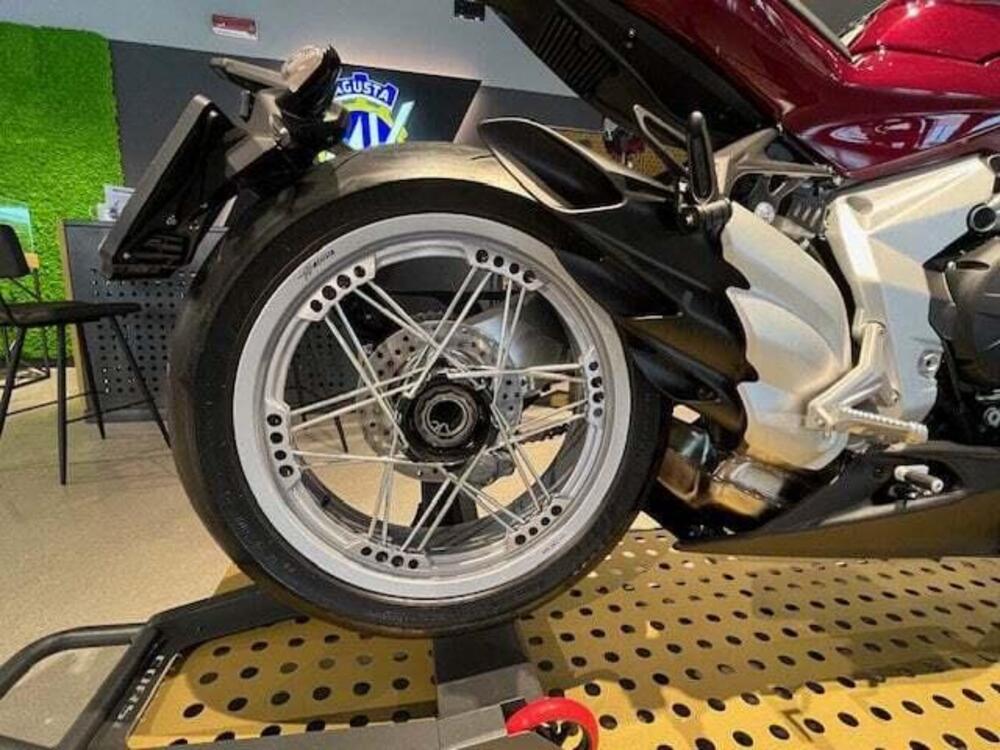MV Agusta Superveloce 800 98 (2023 - 26) (3)