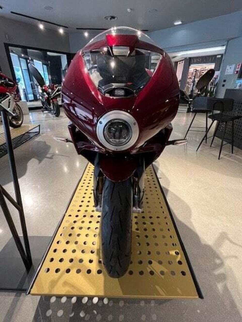 MV Agusta Superveloce 800 98 (2023 - 26) (4)