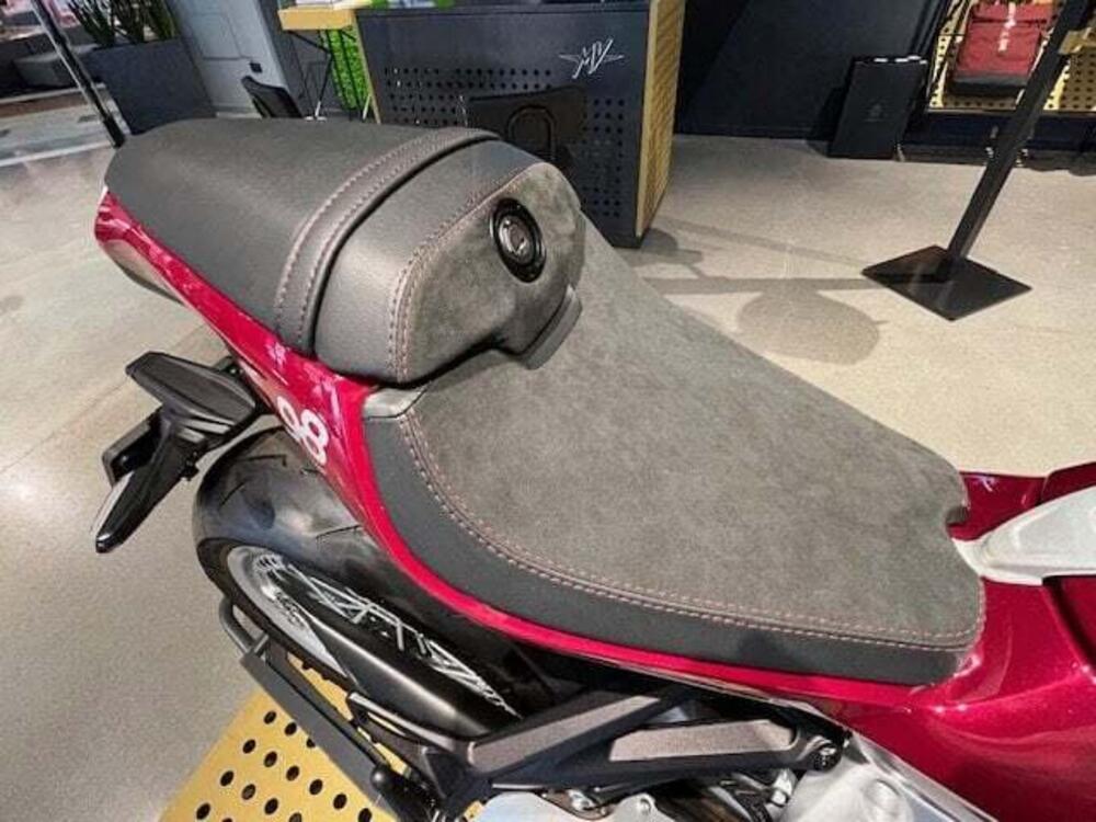 MV Agusta Superveloce 800 98 (2023 - 26) (5)