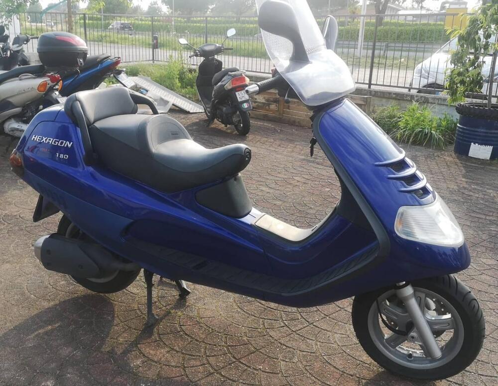 Piaggio Super Hexagon GTX 180 (2)