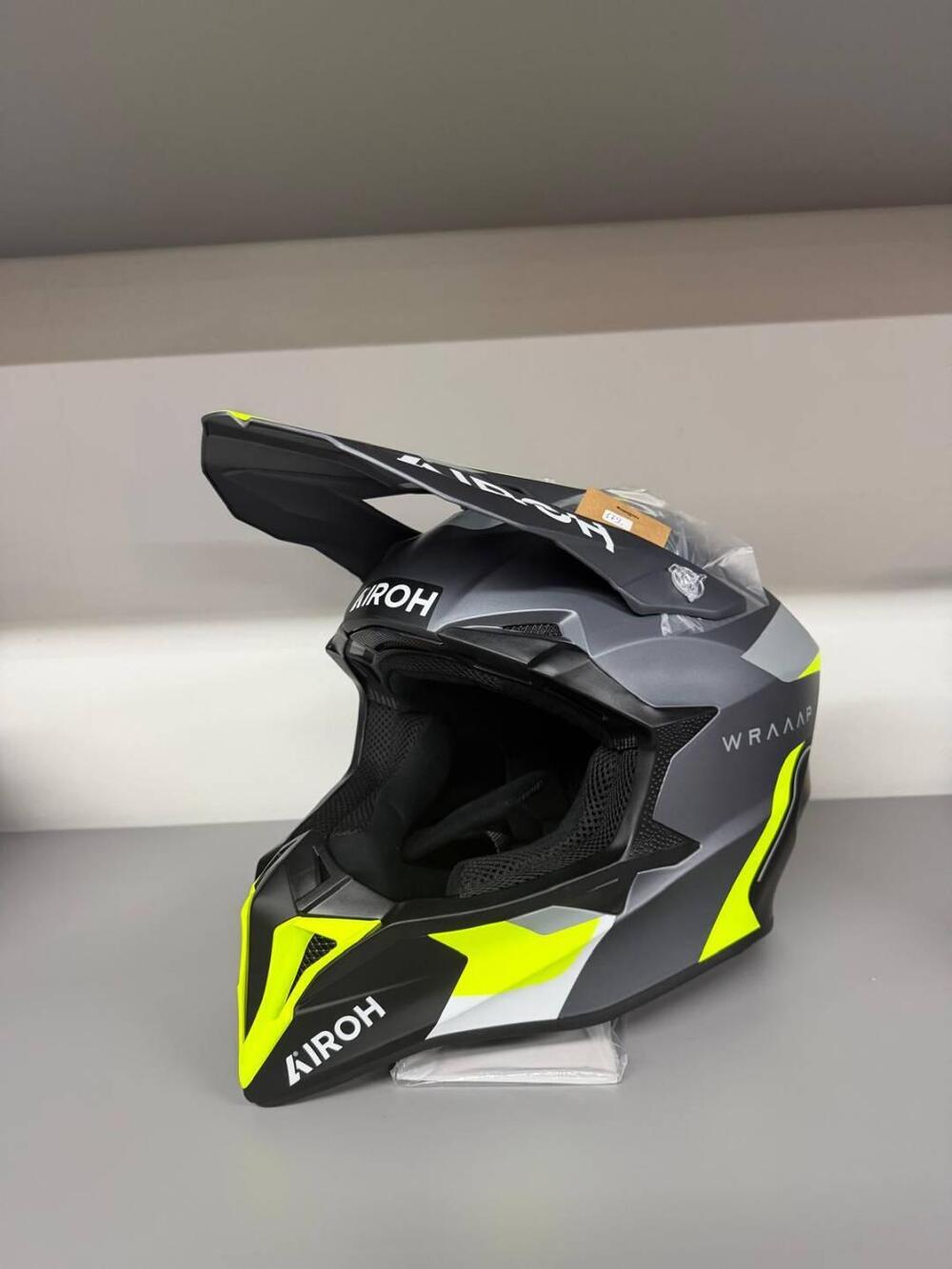 AIROH WRAAAP CONQUER YELLOW MAT (2)