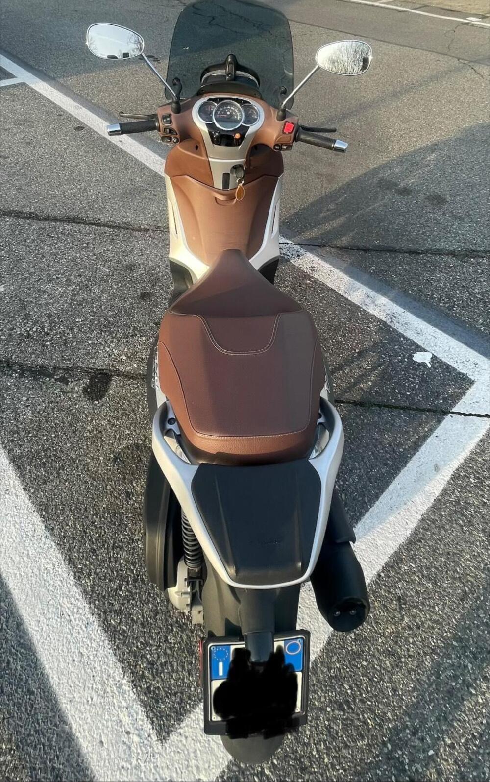 Piaggio Beverly 350 ABS (2016 - 20) (4)