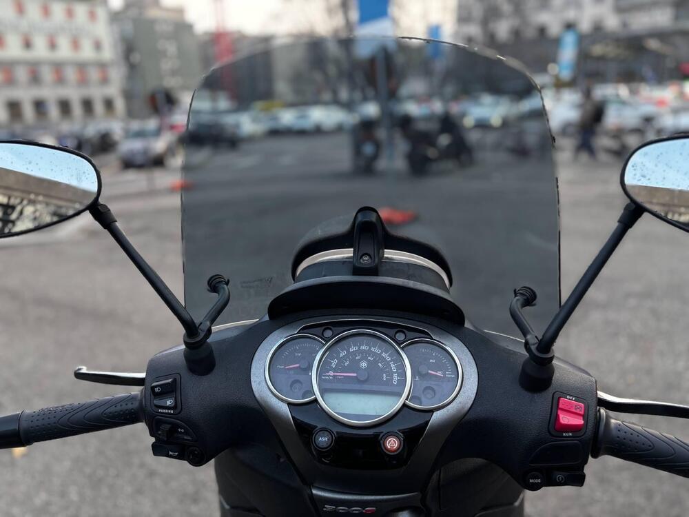 Piaggio Beverly 300 i.e. ABS-ASR (2016 - 20) (4)