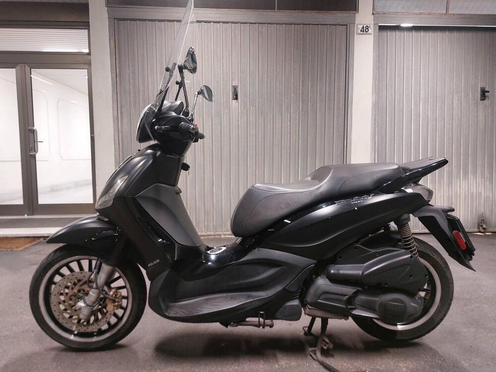 Piaggio Beverly 300 i.e. Police ABS-ASR (2017 - 20) (2)