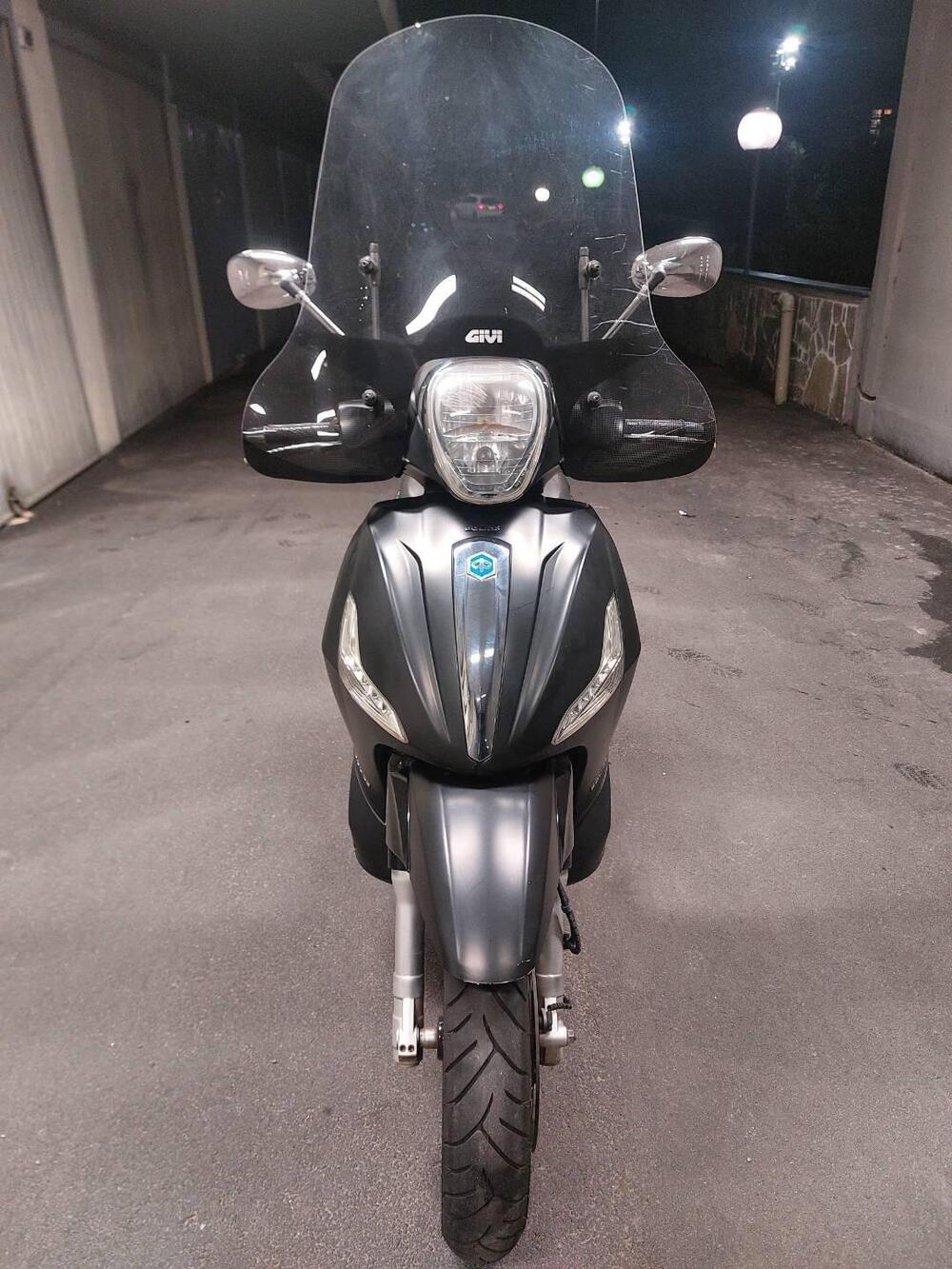 Piaggio Beverly 300 i.e. Police ABS-ASR (2017 - 20) (3)