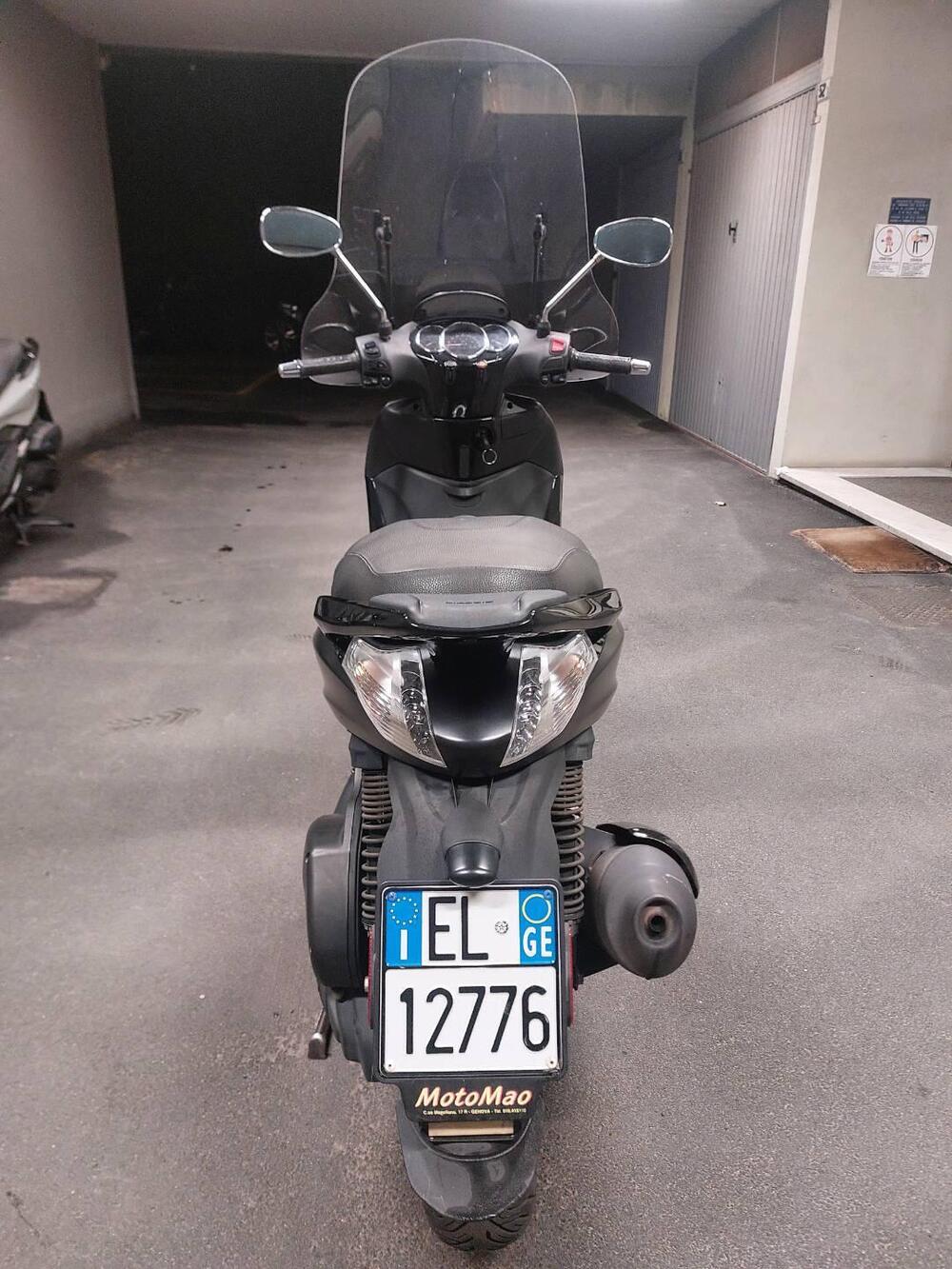 Piaggio Beverly 300 i.e. Police ABS-ASR (2017 - 20) (4)