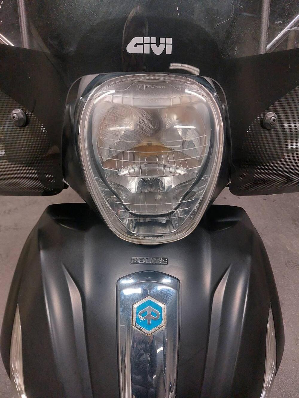 Piaggio Beverly 300 i.e. Police ABS-ASR (2017 - 20) (7)