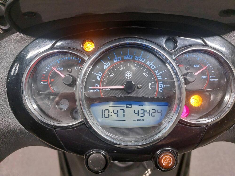 Piaggio Beverly 300 i.e. Police ABS-ASR (2017 - 20) (8)