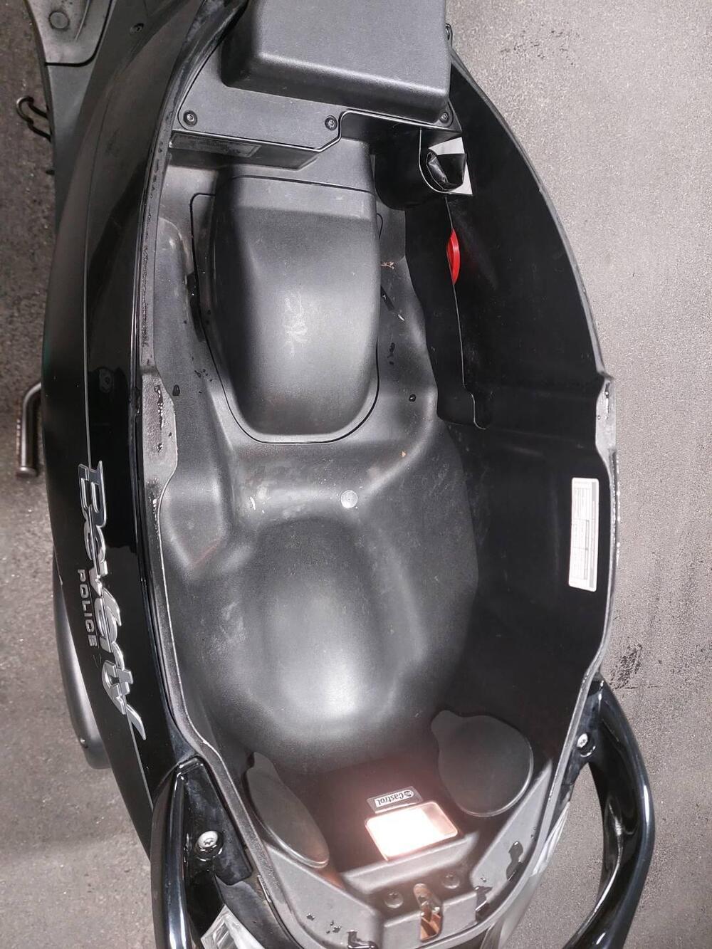 Piaggio Beverly 300 i.e. Police ABS-ASR (2017 - 20) (9)