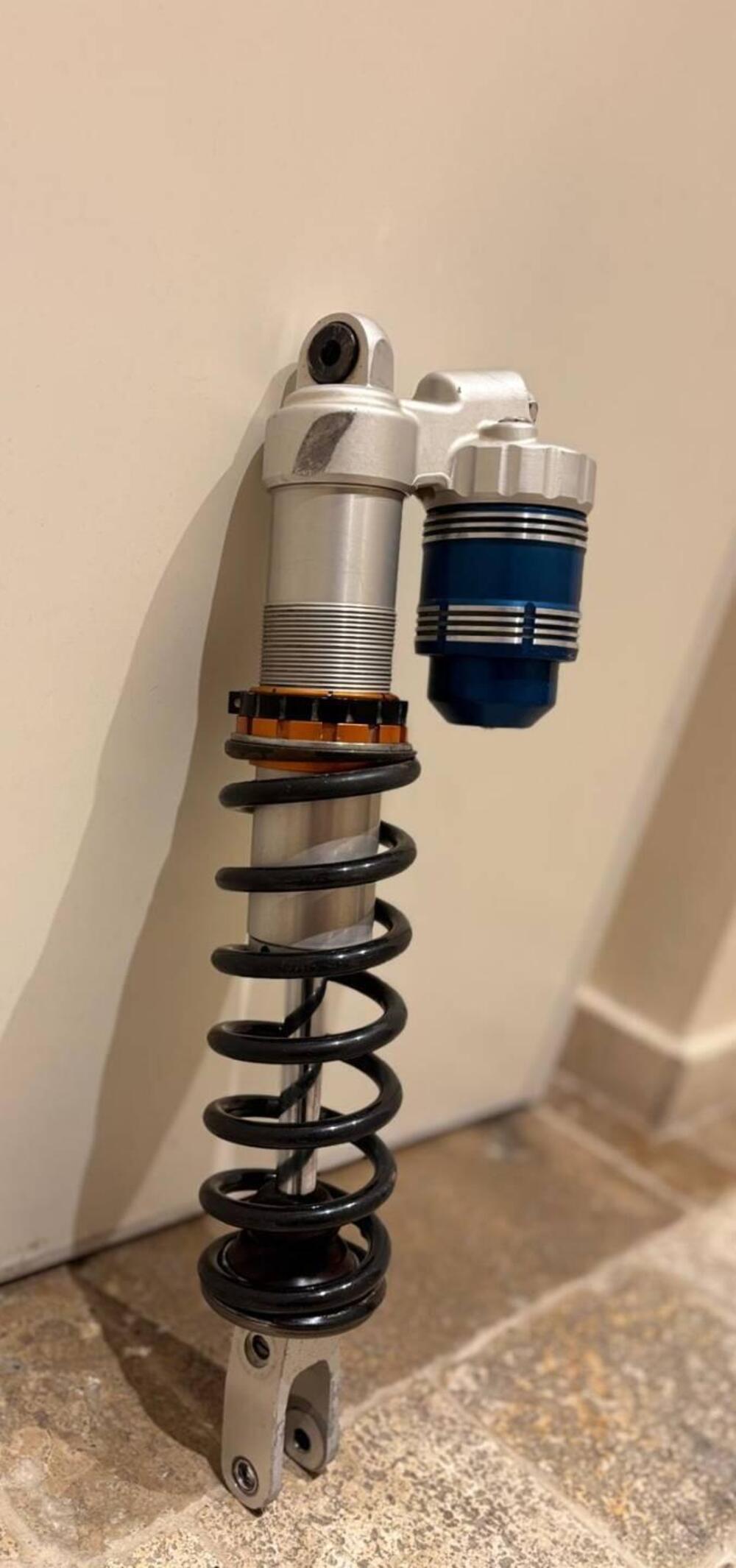 Mono ammortizzatore WP con bladder kit della Bud r Wp Suspension (3)