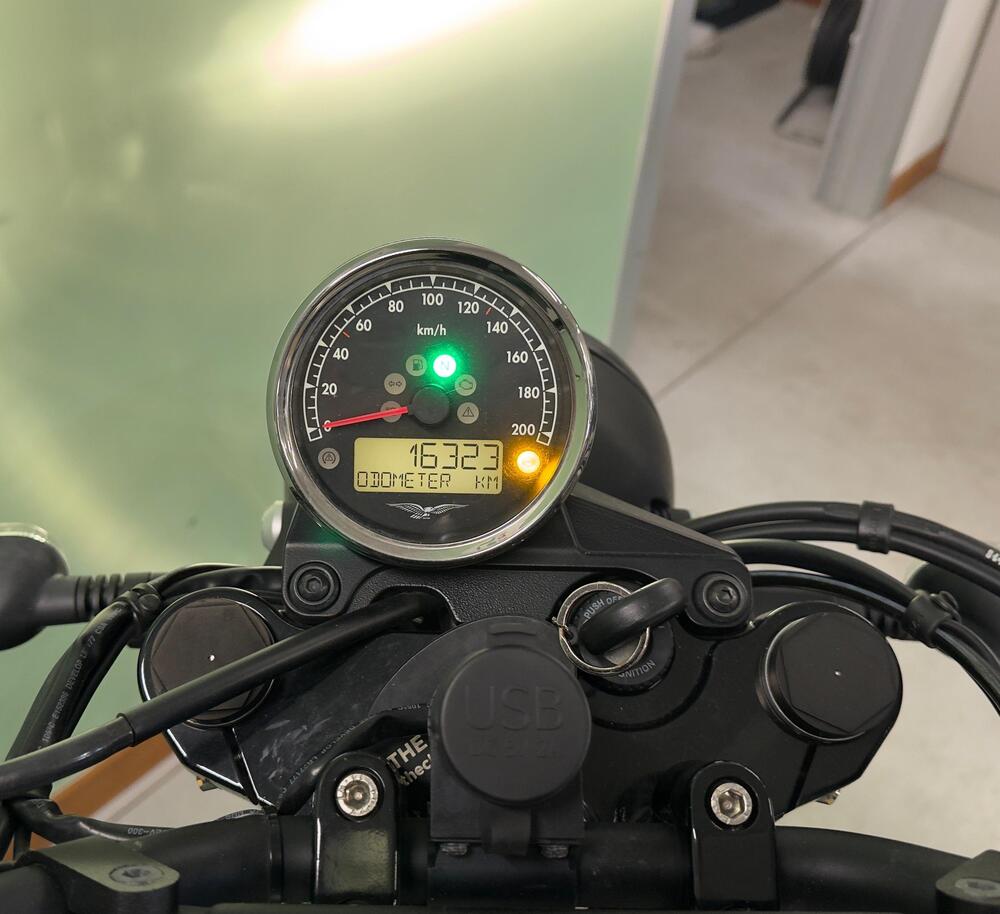Moto Guzzi V7 III Rough (2018 - 20) (9)